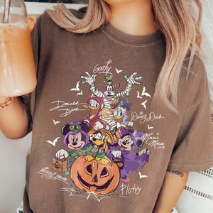 Komfortfarben Coquette Bow Mickey & Friends Halloween-Shirt, Retro Disney Halloween-T-Shirt, Mickey's Not So Scary Party Familie Passendes Shirt