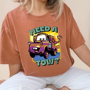 Camiseta "Tow Mater" de Comfort Colors, camiseta "Tow Mater Truck" de Cars, Radiator Springs, Disneyland, camisetas familiares de Disney World, para adultos, niños y bebés. imagen 7