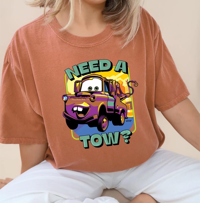 Camiseta "Tow Mater" de Comfort Colors, camiseta "Tow Mater Truck" de Cars, Radiator Springs, Disneyland, camisetas familiares de Disney World, para adultos, niños y bebés. imagen 7