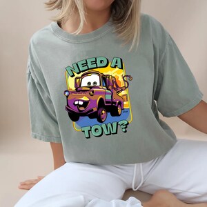Camiseta "Tow Mater" de Comfort Colors, camiseta "Tow Mater Truck" de Cars, Radiator Springs, Disneyland, camisetas familiares de Disney World, para adultos, niños y bebés. imagen 3