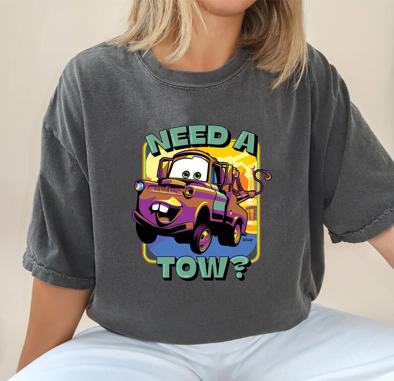 Camiseta "Tow Mater" de Comfort Colors, camiseta "Tow Mater Truck" de Cars, Radiator Springs, Disneyland, camisetas familiares de Disney World, para adultos, niños y bebés. imagen 6