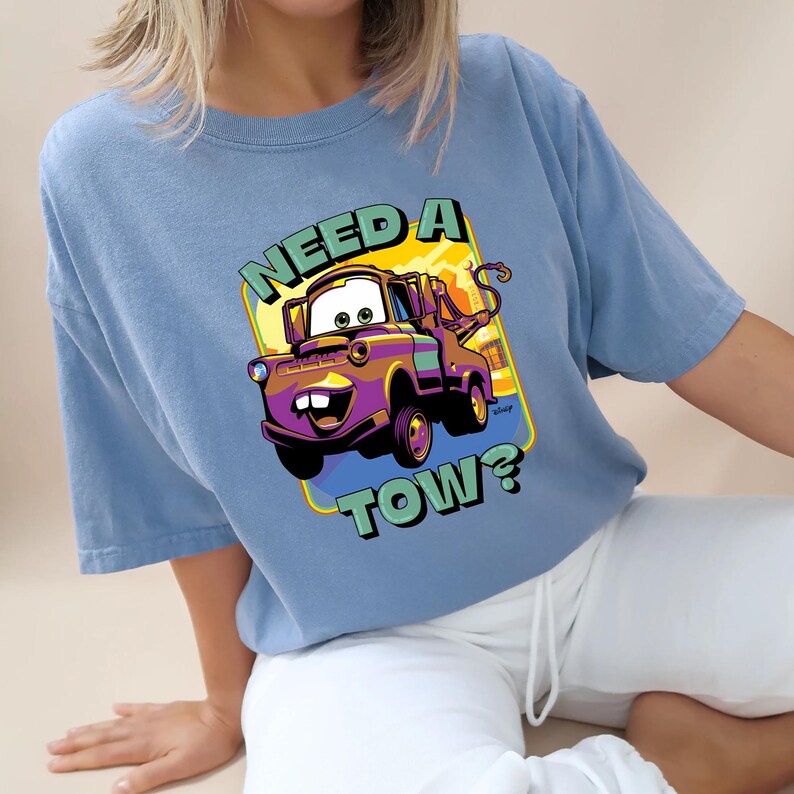 Camiseta "Tow Mater" de Comfort Colors, camiseta "Tow Mater Truck" de Cars, Radiator Springs, Disneyland, camisetas familiares de Disney World, para adultos, niños y bebés. imagen 4