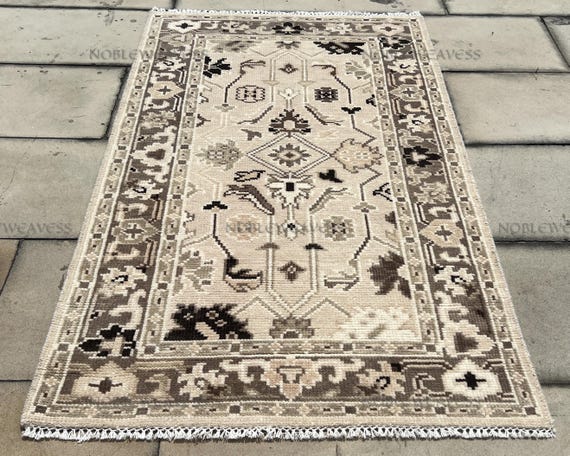 Hand Knotted Oushak Wool Rug 3x5: Beige Ivory Brown Border