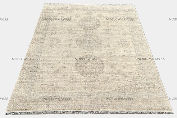 8x10 Hand knotted Oushak rug, ivory/beige/grey, faded medallion for Living room, Bedroom