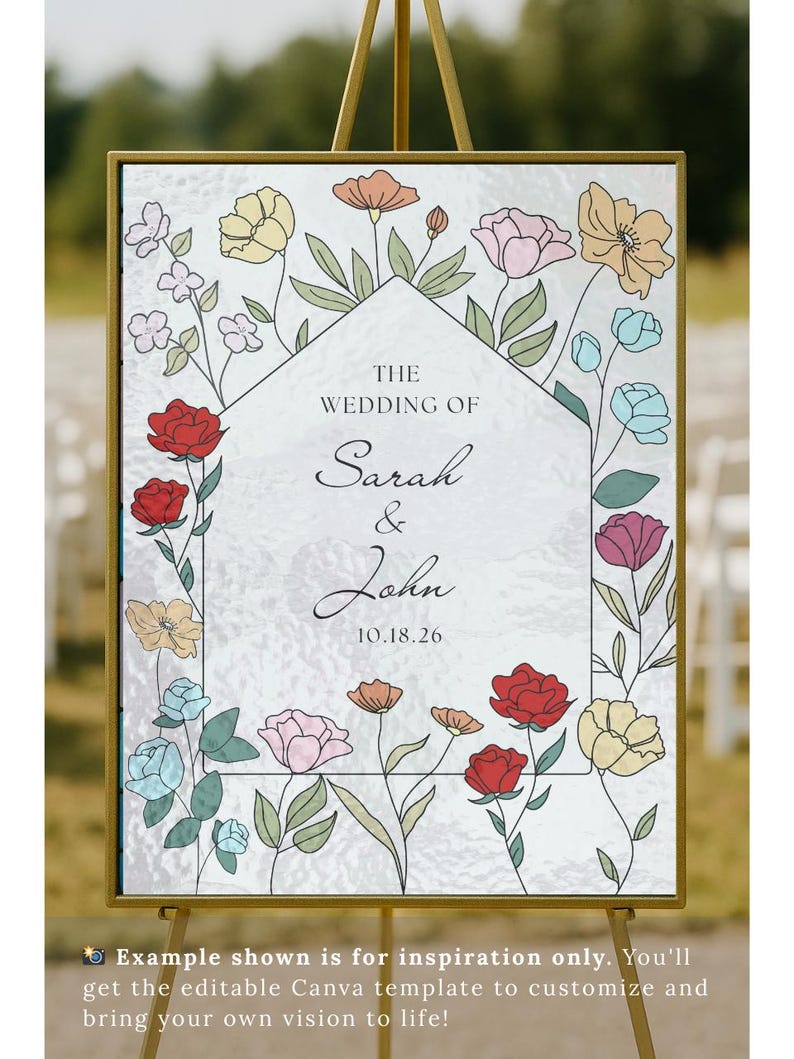 Op de afbeelding: Een ingelijste trouwbord op een gouden ezel. Het bord toont de tekst "THE WEDDING OF Sarah & John 10.18.26" in een huisvormige rand, omringd door kleurrijke bloemenillustraties.