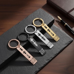 Custom Audio Scan QR Code Keychain: Personalized Sound Wave Engraved Keyring