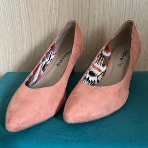 Tamaris EUR 39 Peach Suede Vintage Pumps Brown Genuine Leather Excellent Condition 6 cm High Heels German High Quality