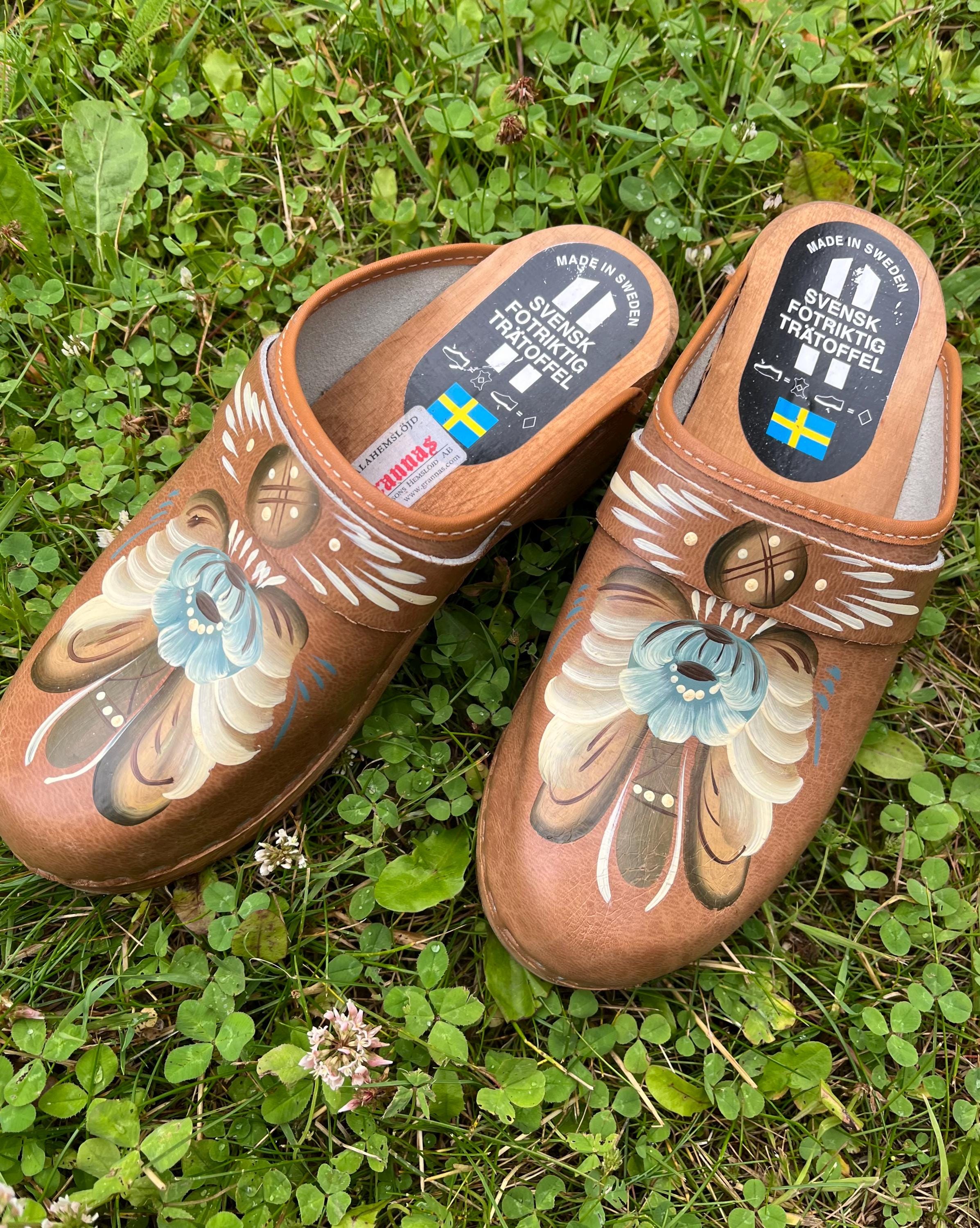 Hand Painted Leather Clogs - Etsy display picture 2