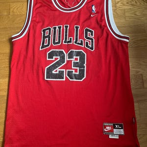 BULLS 23 Jordan NBA Nike Jersey XL size sport jersey Red White Retro Sport Souvenir 1990s Era Basketball