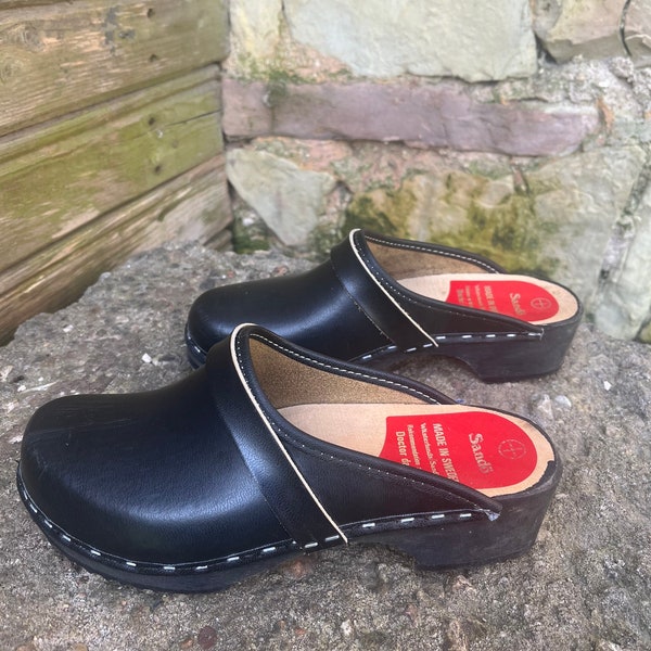 EUR 37 Schwedische Sando-Clogs aus Holz und echtem Leder Vintage unbenutzte Schuhe Hergestellt in Schweden Schwarz