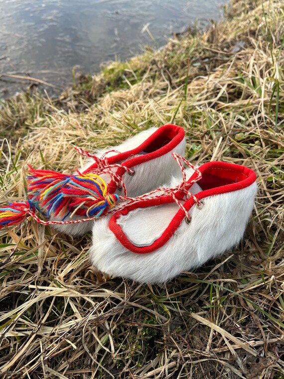 Vintage Sami baby shoes reindeer skin moccasins S… - image 6