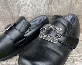 Zapatos negros unisex para niños Bunad con hebilla metálica noruega, talla 30 EUR, estilo escandinavo tradicional nórdico noruego.