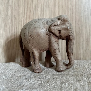 Wood Carving Elephant Vintage Handmade Gift Retro home decor African animal toy figurine
