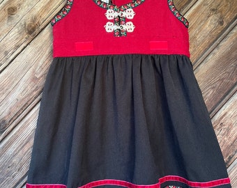 Bunnad norvégien enfant 80 cm costume folklorique vintage robe Sarafan rouge noir taille enfant crochets en étain scandinave traditionnel nordique Norge