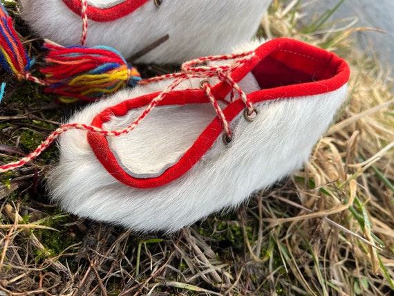 Vintage Sami baby shoes reindeer skin moccasins S… - image 2