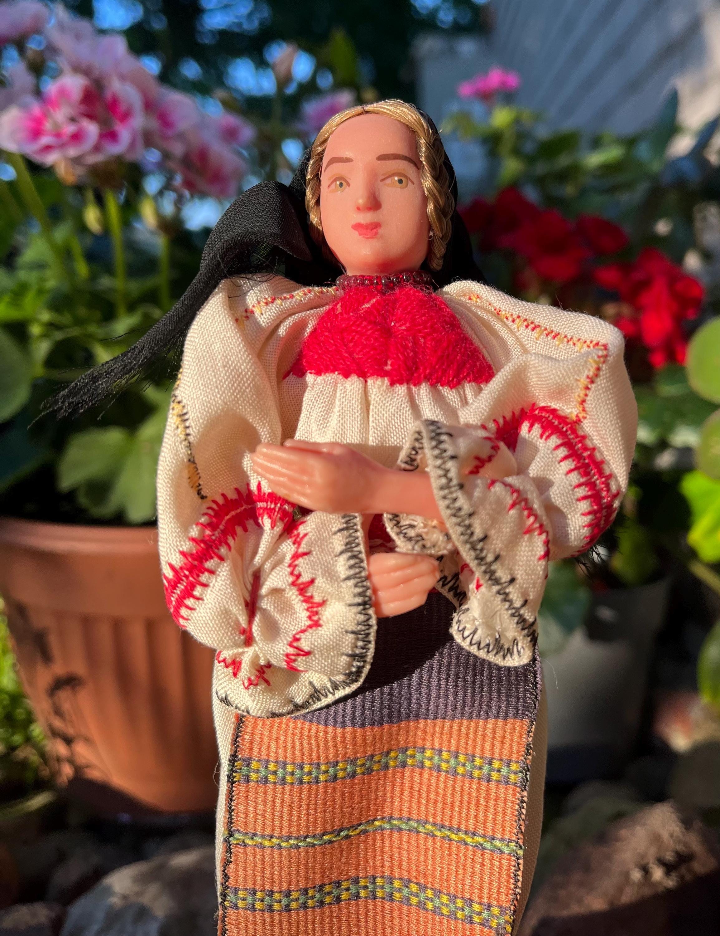 ルーマニアの木製人形 東ヨーロッパ ヴィンテージ 伝統民芸品 お土産