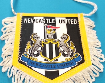 Newcastle United FC 1990s soccer football handmade fait-main pennant fanion wimpel banderin - unique vintage rare decorative item