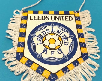 Leeds United 1974 soccer football handmade fait-main pennant fanion wimpel - unique vintage rare retro decorative item