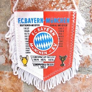 Bayern Munich 1990s soccer football handmade pennant fanion pennant / vintage item with wonderful colors and graphics