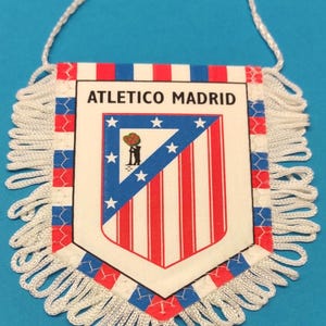 Atletico Madrid 1980s soccer football handmade pennant fanion wimpel / vintage item with wonderful colours and graphics