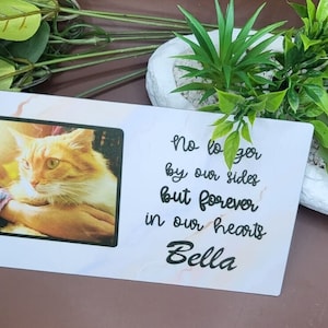 Personalized Marble-Effect Metal Plaque Outdoors Cat Memorial - Customized with Your Cat&#39;s Photo and Name