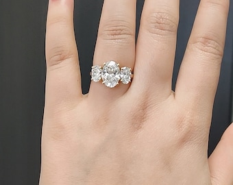 Anillo de compromiso de oro de 14 quilates con tres piedras y diamantes de laboratorio ovalados de 3,5 quilates y certificación IGI