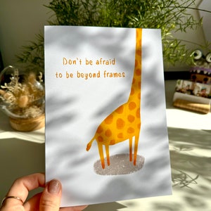 Originele wenskaart, grappige kaart, illustratiekaart, verwarmend cadeau, kunstafdruk, verjaardagskaart, cadeau-idee, girafkunstkaart, leuke kaart, print