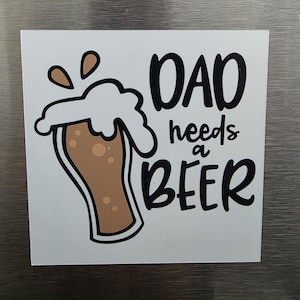 Ímã quadrado de geladeira &quot;Papai precisa de uma cerveja&quot;