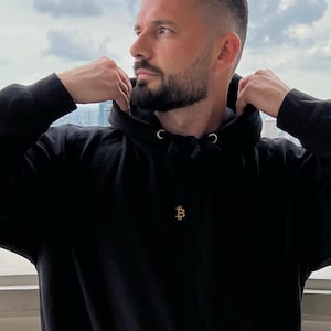 Bitcoin Stick Hoodie mit Premium gold Stick Bitvestis Bitcoin Streetwear mit edler Stickerei | Bequem, stylisch und beliebt! #Bitcoinhoodie