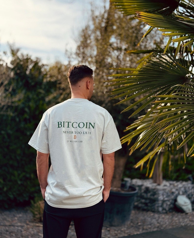 21 MILLION CLUB OVERSIZED T-SHIRT bitcoin t Shirt btc premium Shirt das oversized aus Baumwolle besteht ideal als Geschenk für Bitcoin Fans