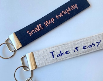 Llavero de tela motivacional personalizado - Pulsera con llavero personalizado