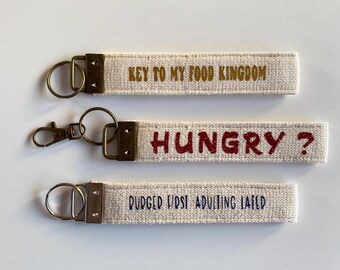 Llavero personalizado de tela para amantes de los snacks.