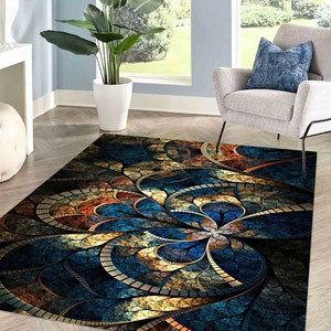 Puede incluir: Una alfombra rectangular con un diseño floral en tonos azules, dorados y naranjas. La alfombra presenta un patrón abstracto detallado con líneas curvas y formas geométricas. Está colocada sobre un suelo de madera clara.