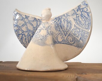 Mooie handgemaakte keramische engel