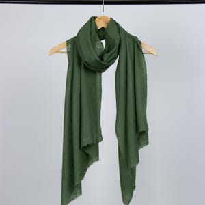 Solid Green Cashmere Pashmina Wrap: Handwoven Scarf