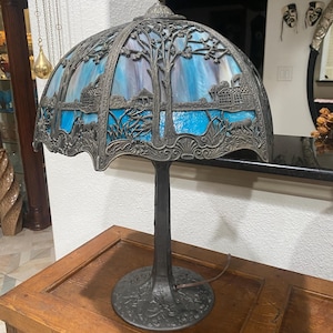 Beautifull Slag Glass Table lamp