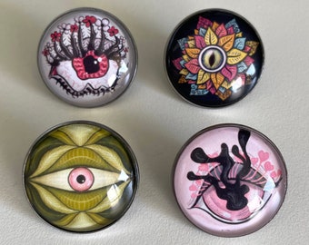 Weird Eye Pin Brooches - Horror Pin Set - Handmade Goth Brooch Set - Evil Eye Cabochon Pins - Psychedelic Brooch Set 25 mm