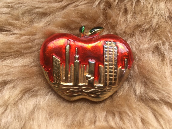 Vintage Big Apple Enamel & Gold Tone NYC Skyline … - image 2