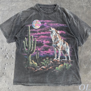 Koszulka z grafiką Vintage Desert Wolf, koszulka retro Howling Wolf Moon, prezent z południowo-zachodnim kaktusem i dziką przyrodą w stylu western