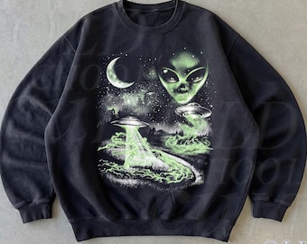 Vintage Alien Sweatshirt, UFO Abduction Crewneck, Retro Sci Fi Pullover, Area 51 Shirt, Space Lover Gift, Green Alien Graphic Apparel