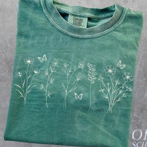 Wildflowers Vintage 90s Style Tshirt, Retro Comfort Colors® Y2k Flower Lovers Shirt, Bloom Shirt, Botanical Lovers Shirt, Butterfly Tee