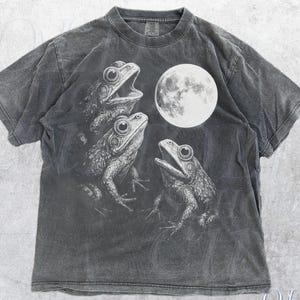 Frogs Howling To Moon Comfort Colors® Vintage Style Tshirt, Retro Funny Frog Shirt, Weird Mystical Toad Shirts, Frog Lovers Gag Gift Top