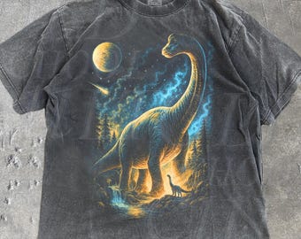 Vintage Brontosaurus Jurassic Dinosaur grafisch T-shirt, Jurassic Fan T-shirt, Comfort Colors®-shirt, vintage Moon Dino-top, retro prehistorisch T-shirt
