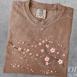 桜のコンフォートカラー®Tシャツ、レトロな桜のシャツ、桜のギフト、花柄Tシャツ、日本の桜のTシャツ、女の子の花柄シャツ