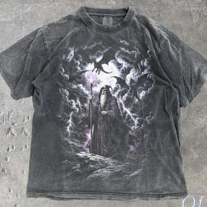 Koszulki z grafiką Mystical Wizard Dragon Vintage, koszulka z grafiką retro fantasy, sprany, grunge'owy top unisex, koszulka dla graczy noszonych w domu