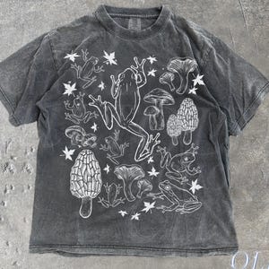 Camiseta vintage de ranas y hongos, camiseta retro botánica cottagecore goblincore, top vintage con estética natural, Dark Academia, amantes de las ranas