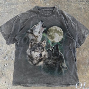 Howling Wolves Vintage 90s Graphic Shirt, Retro Comfort Colors® Wolf Moon Tee, Wild Free, Loyal Wolf Retro Top,Grey Wolf Washed Oversize Tee