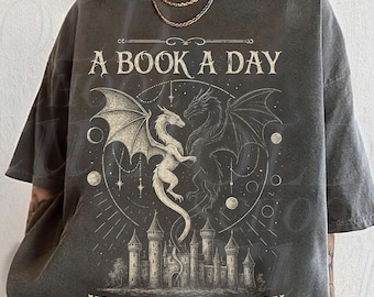 Camiseta "Un libro al día te mantiene alejado de la realidad", camiseta gráfica "Dragon Fantasy", camiseta Comfort Colors®, top gótico grunge con castillo, regalo para el lector