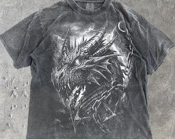 Camiseta gráfica vintage de dragón de los 90, camiseta retro medieval con criatura de fantasía oscura, camiseta de gamer grunge