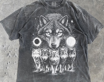 Vintage Wolf Pack 90s Graphic T-Shirt, Retro Wolves Moon & Eclipse Wildlife Tee, Wildlife Nature Unisex Top